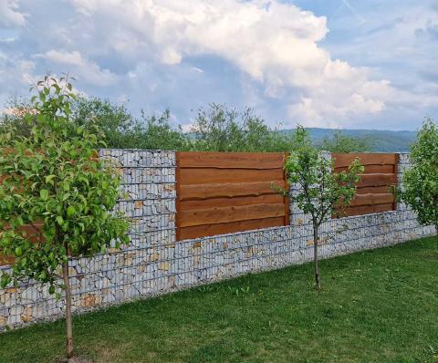 garden fence gabion with timbering 