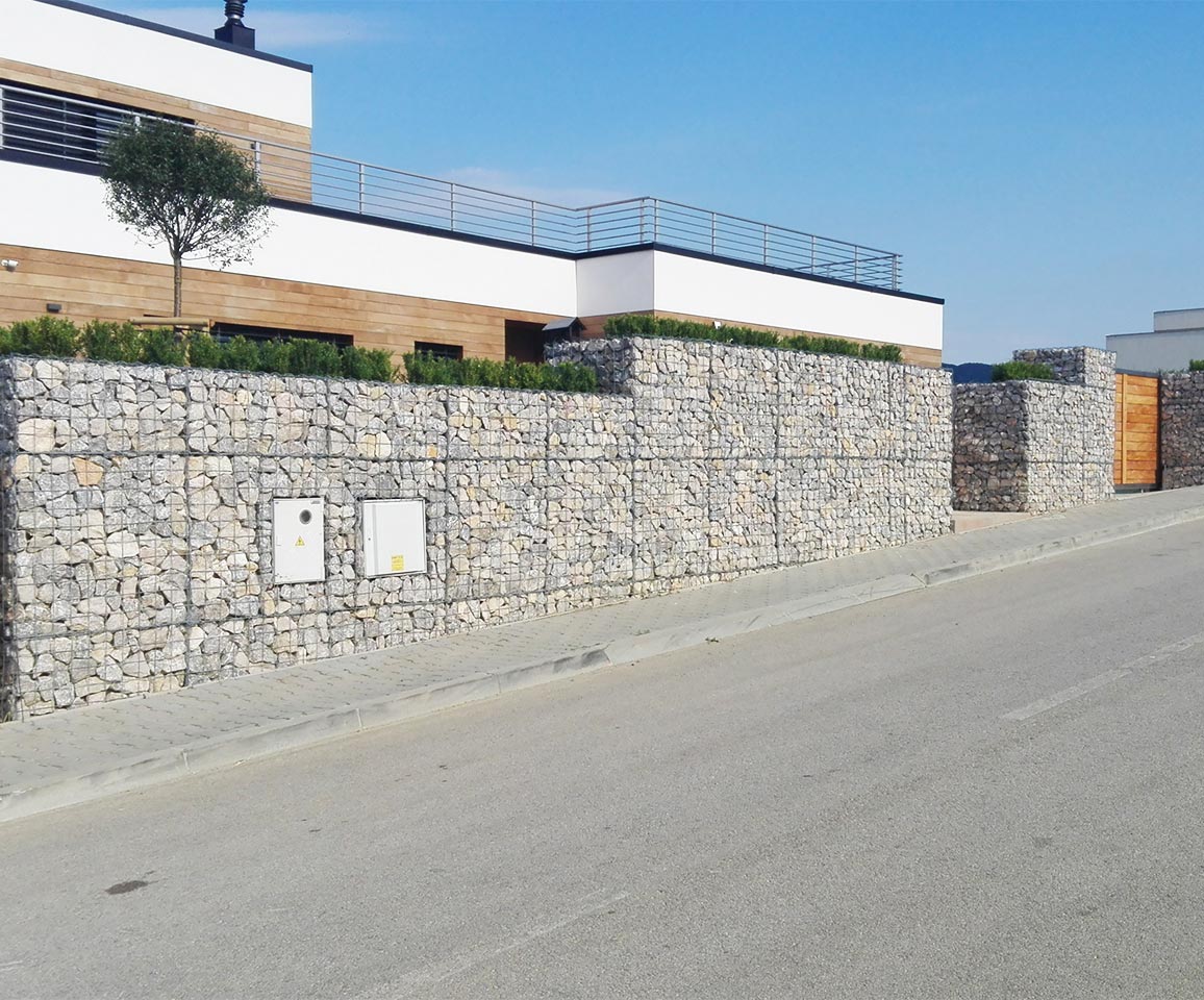 Fences from gabion baskets