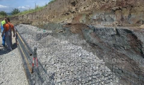 Assembly of the supporting gabion wall 24