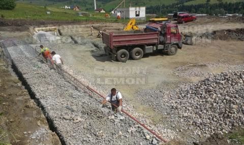 Assembly of the supporting gabion wall 28