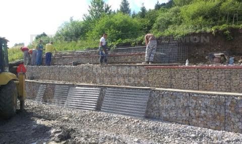 Assembly of the supporting gabion wall 32