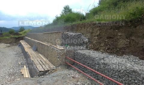 Assembly of the supporting gabion wall 34