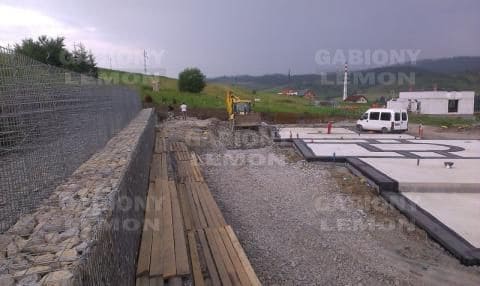 Assembly of the supporting gabion wall 35