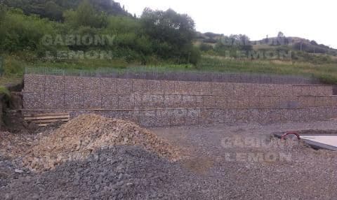 Assembly of the supporting gabion wall 37