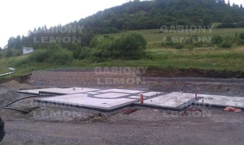 Assembly of the supporting gabion wall 38