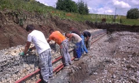 Assembly of the supporting gabion wall 39