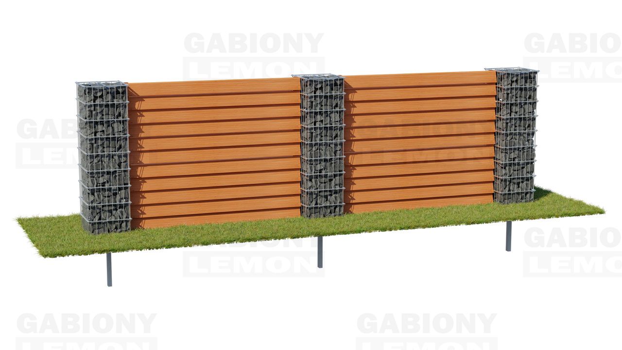 drevený plot s gabionovými stĺpikmi
